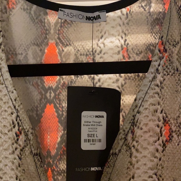 Fashion nova body con dress size large - Picture 2 of 3